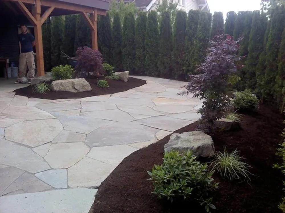 Curved flagstone patio