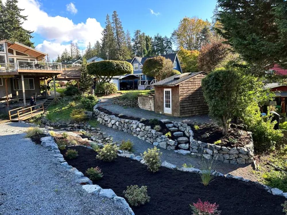 Retaining wall with integrated stairway