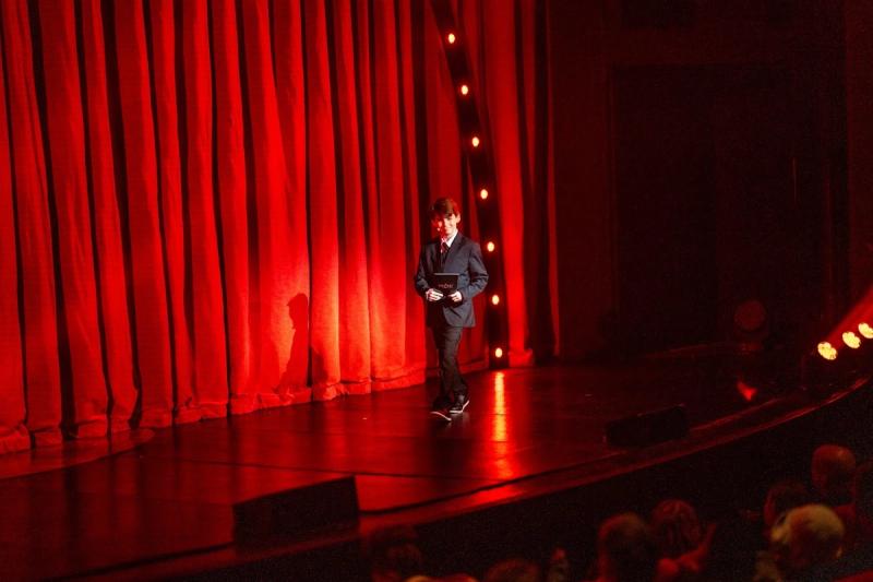 Matthew Ryan zu Beginn des Rhino Musicals anlässlich Rhino Africa 20. Geburtstags