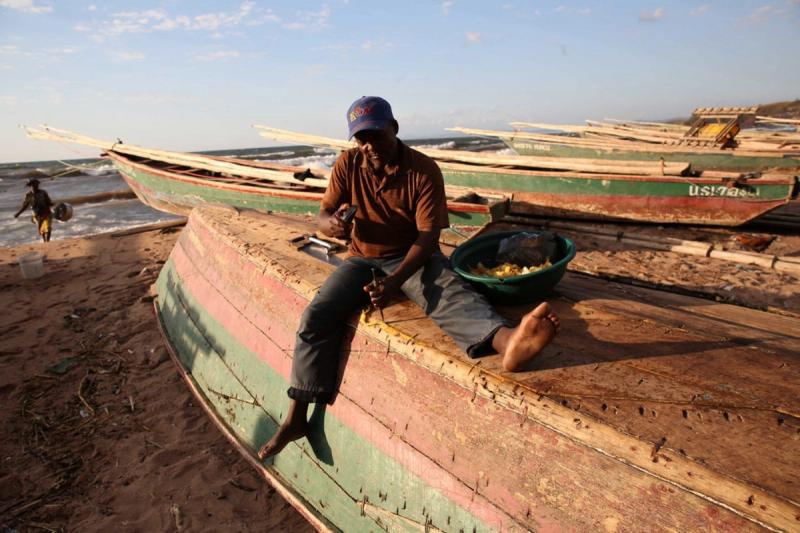Pêcheurs sur les côtes du lac Malawi.