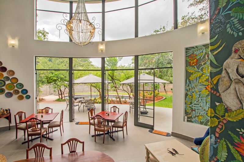 La hermosa casa de huéspedes boutique está adornada con una estética significativa