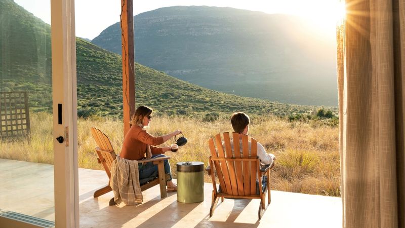 Pouring rooibos tea with views on the Cederberg 