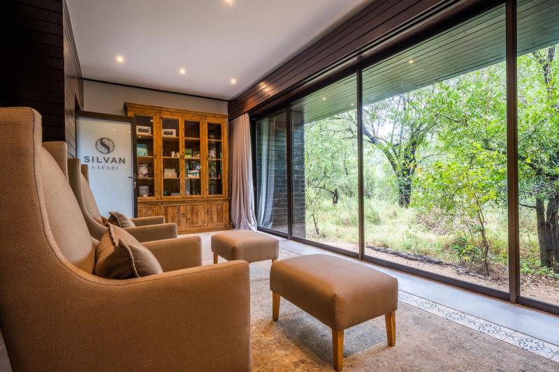 Floor to ceiling windows in the Silvan Safari Ansellia Spa