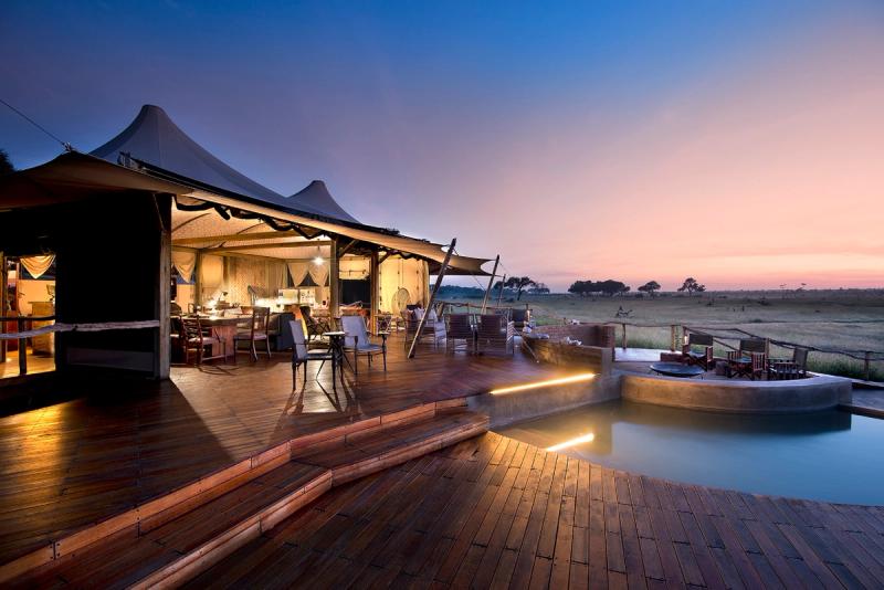 Somalisa Camp im Hwange Nationalpark nach Sonnenuntergang