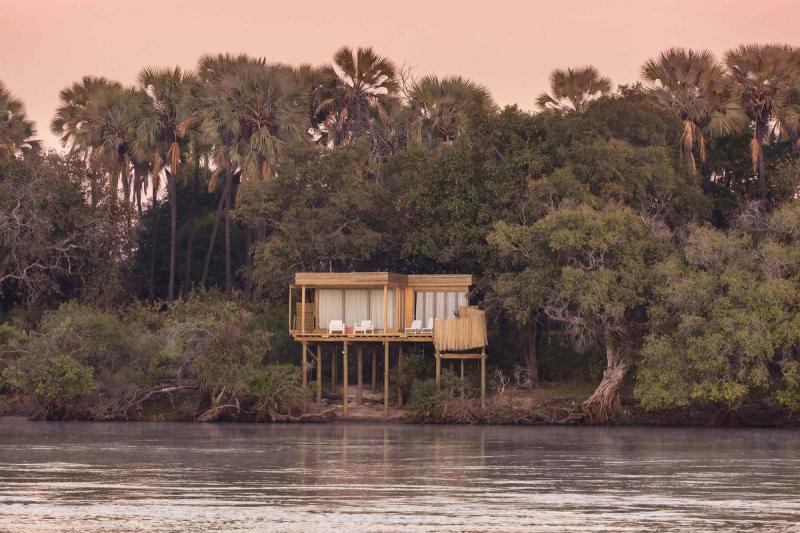 Eines der luxuriösen Baumhäuser der Victoria Falls Island Lodge