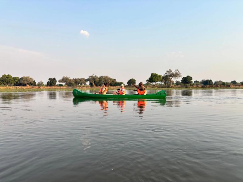 Canoe safari in Mana Pools, Zimbabwe