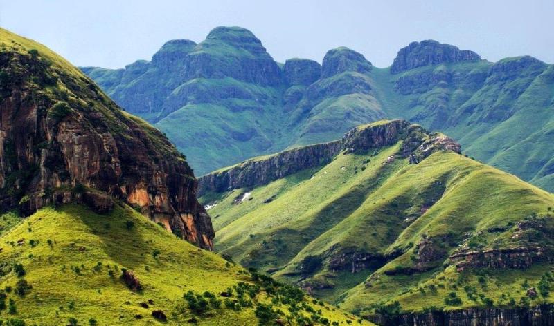 Die surrealen Drakensberge in Südafrika
