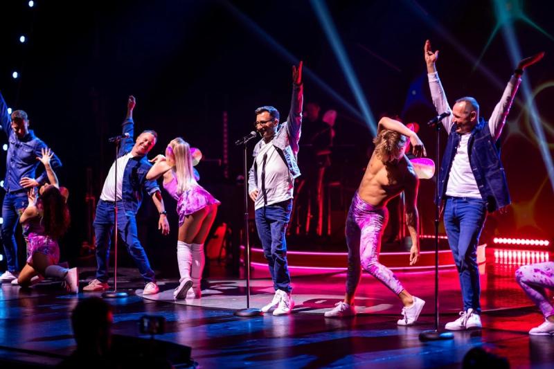 David Ryan und Freunde singen beim 20. Geburtstag von Rhino Africa beim Musical mit