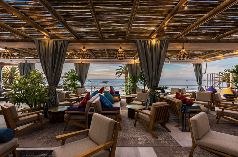 Ein Sundowner in der Chinchilla Cocktail Bar gehört zu den romantischsten Aktivitäten in Kapstadt