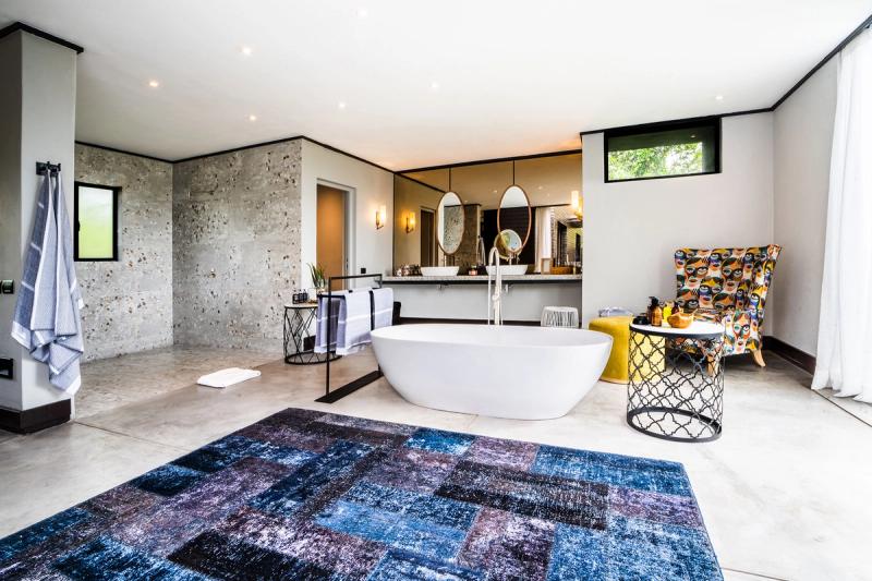 Badezimmer in einer der Silvan Safari Suiten