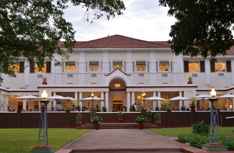 Un hotel que presume de una historia que se remonta a 1904, con clientes que incluyen a la familia real británica. Crédito de la imagen: Victoria Falls Hotel