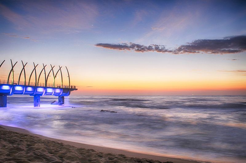 O cais de Umhlanga ao nascer do sol