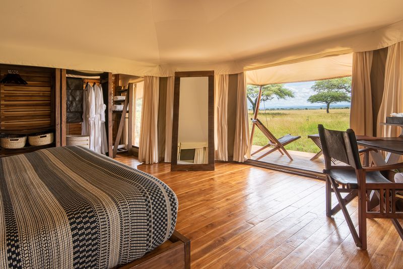 Cherero Camp room with stunning views of the Serengeti