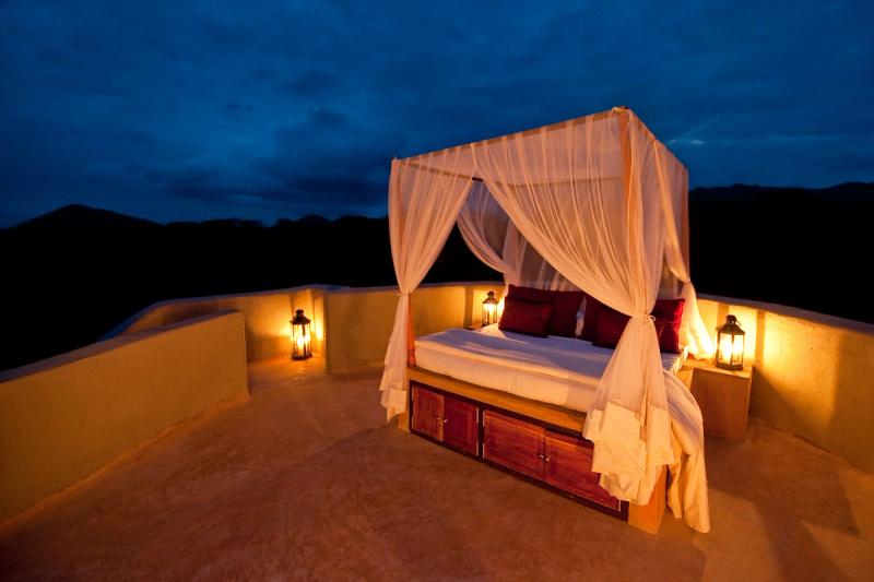 Ol Donyo Lodge ofrece suites para dormir fuera y observar las estrellas