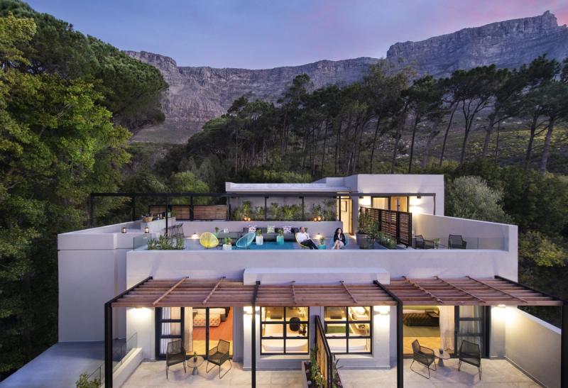 Exterior de Camissa House con la Montaña Mesa