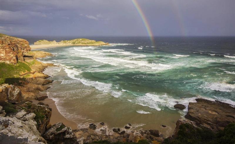 Regenbogen über der Robberg Halbinsel