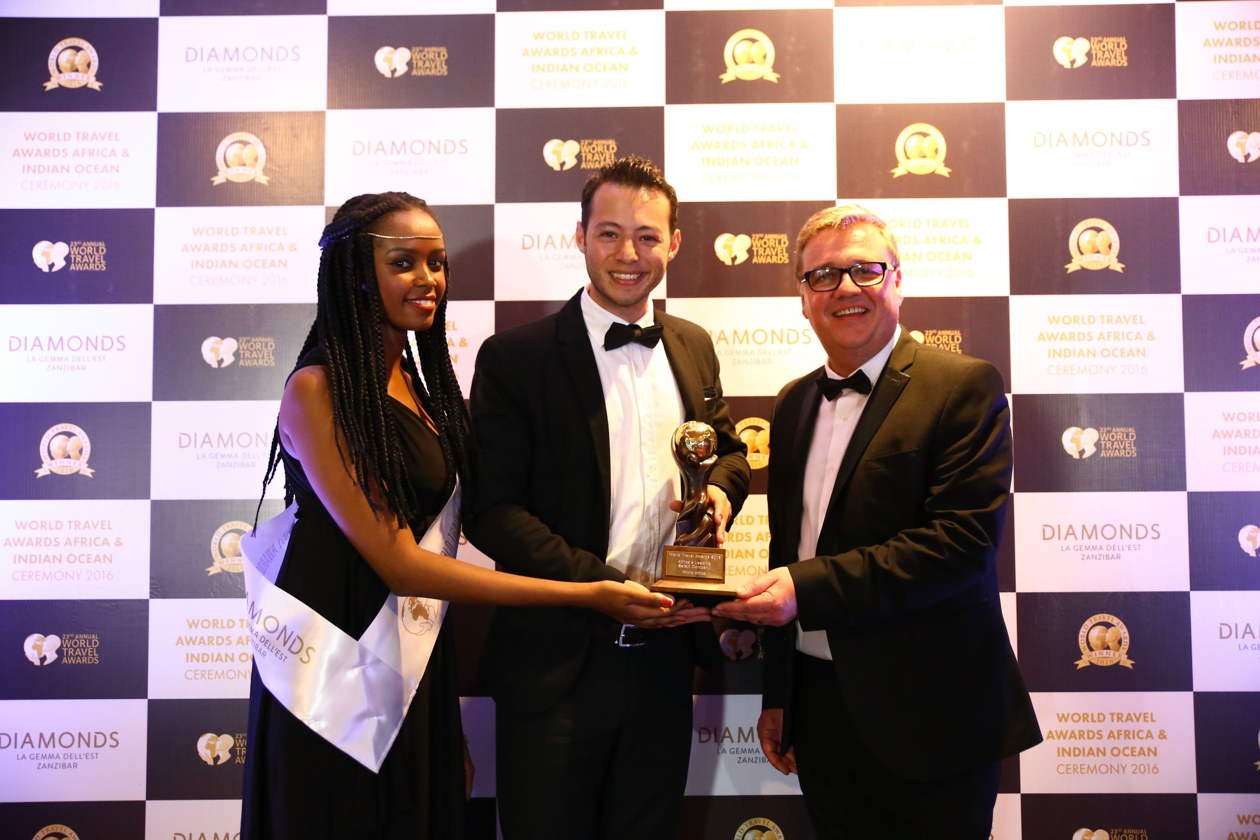 Rhino Africa wins 4th consecutive World Travel Award for Africa's Leading Safari Company