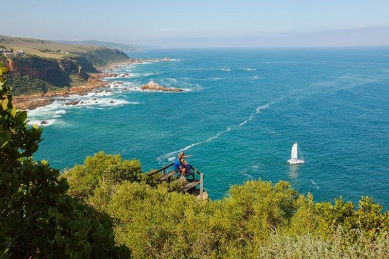Türkisblaues Wasser im Robberg Nature Reserve bei Plettenberg Bay an der Garden Route