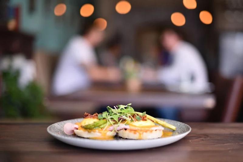 Eggs benedict at Nineteen89 restaurant 
