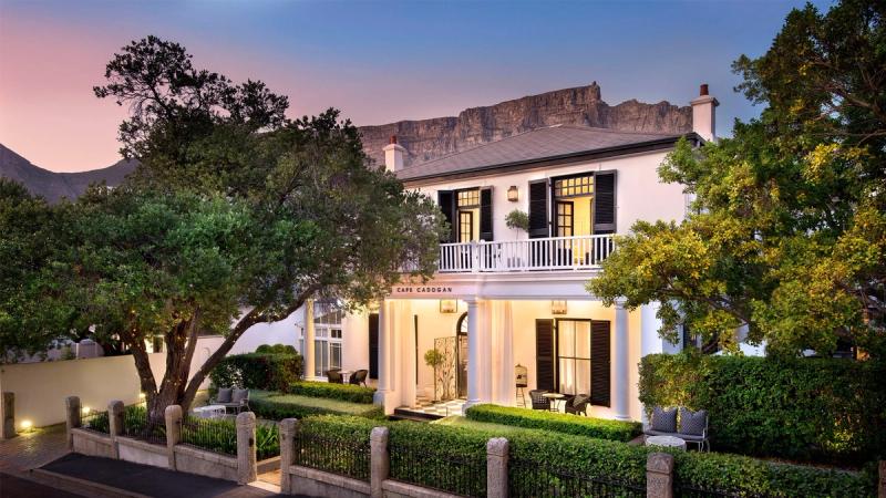 The exterior of the Cape Cadogan with Table Mountain inthe background