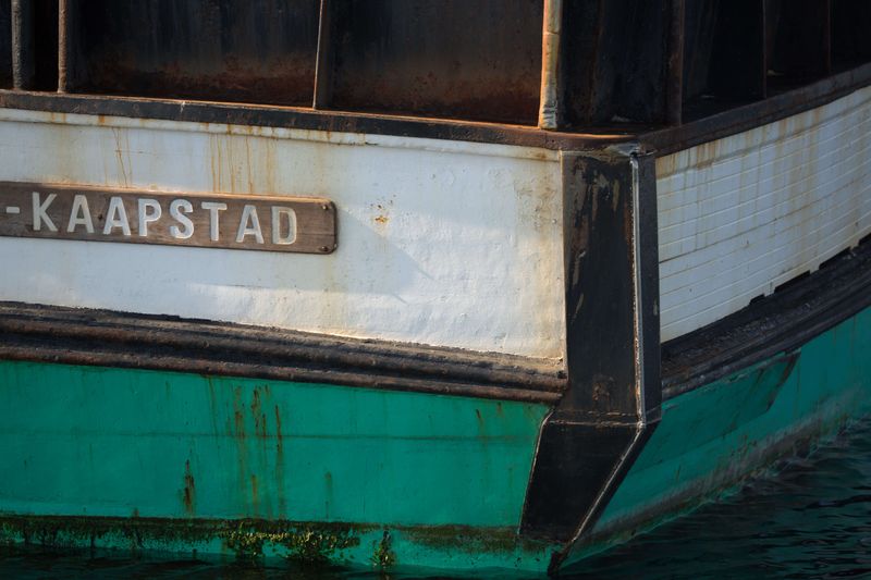 Bateau du port de Gansbaai sur la Route des Baleines en Afrique du Sud.