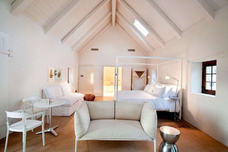 Chambre double luxe au design épuré chez Babylonstoren.