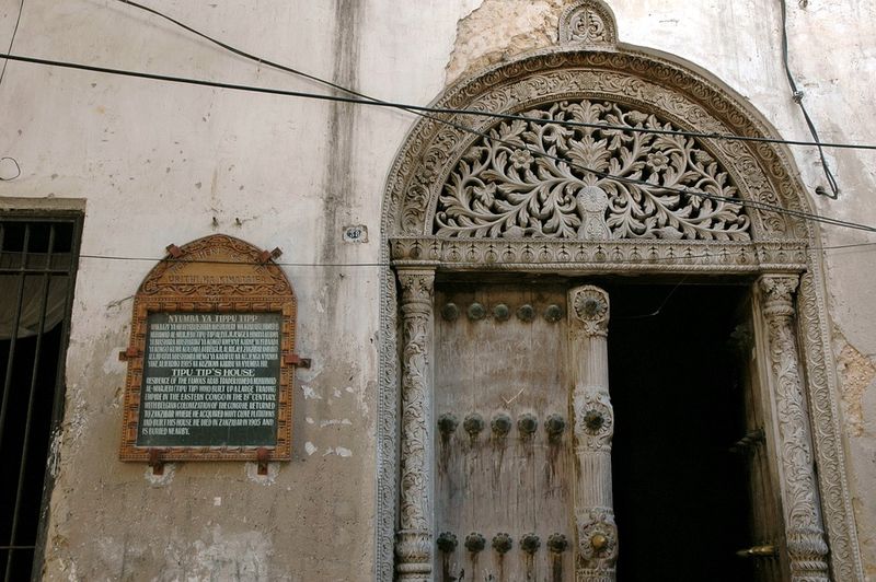 Porte en bois sculpté à Zanzibar, Tanzanie