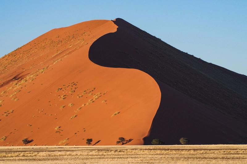 Big Daddy dune in Sossusvlei, a must-see while on a Namibia safari