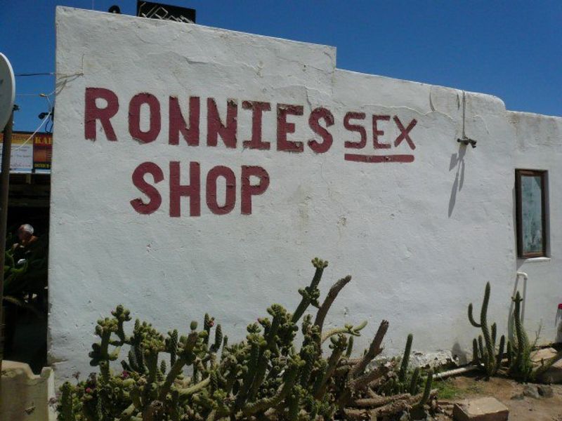 Außenansicht von Ronnies Shop an der Route 62