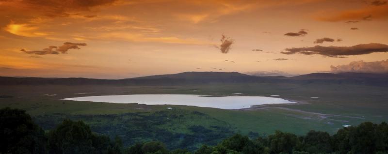 Pôr do sol sobre a cratera de Ngorongoro