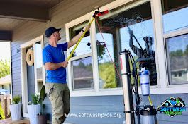 How to Clean Tinted Windows Without Streaks or Damage