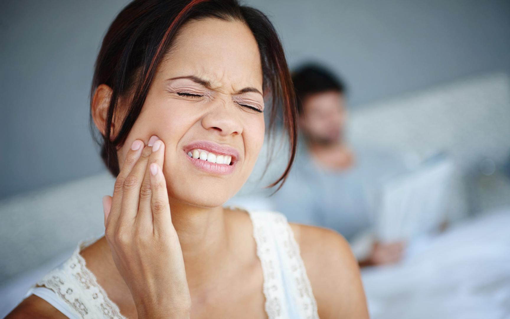 Kvinne med tannvondt