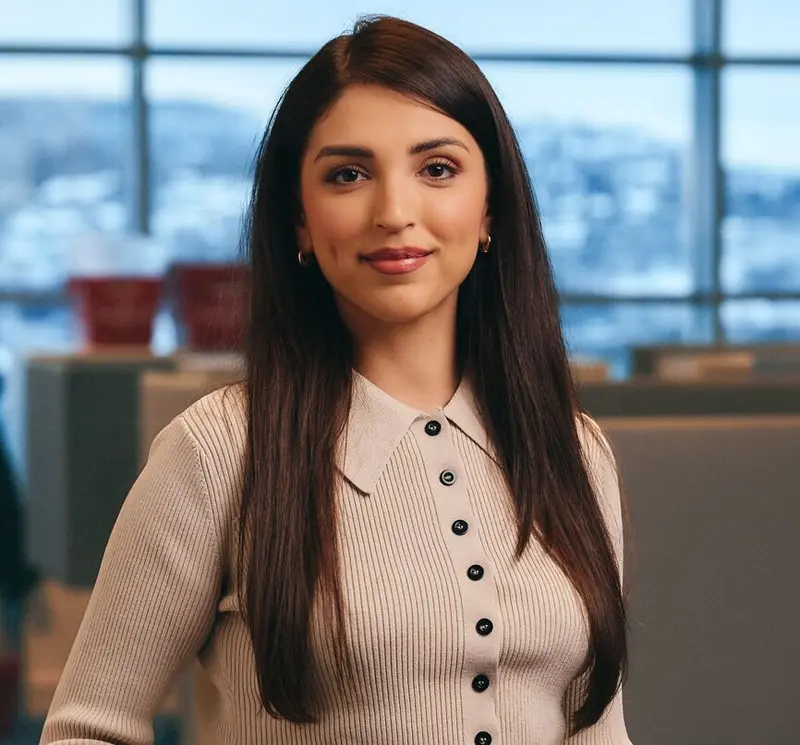 Portrettbilde av Hiran Mohammad – farmasøyt på sentralapoteket i Vitusapotek.