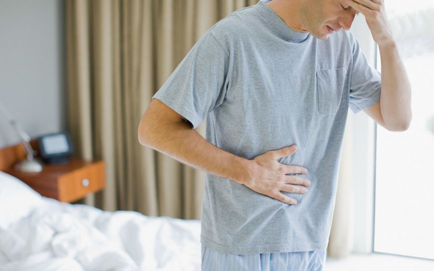Mann med magesmerte