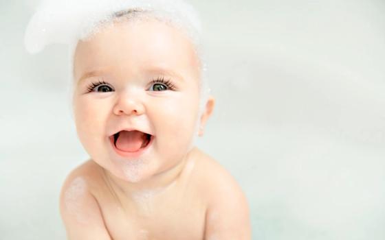 Bad, hårvask og pleie av barnets hud Bad, hårvask og pleie av barnets hud