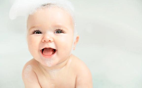 Bad, hårvask og pleie av barnets hud