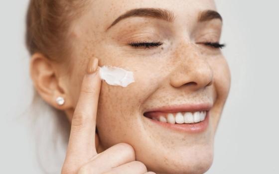 Effektiv og mild sminke mot rød hud Effektiv og mild sminke mot rød hud