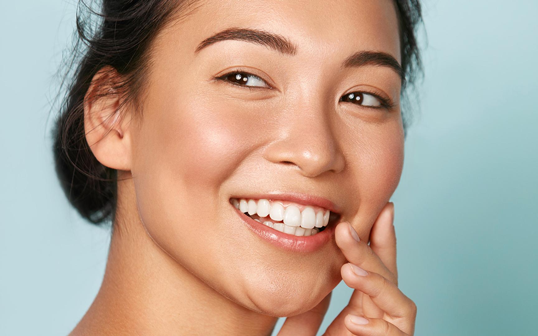 Kvinne med strålende hud