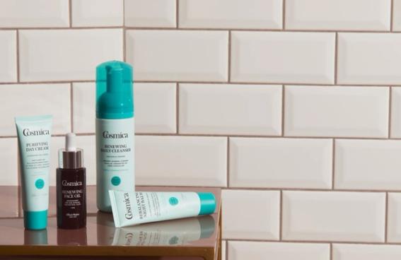 Cosmica tipser! Ta vare på huden din ved å gi fuktighet og glød.