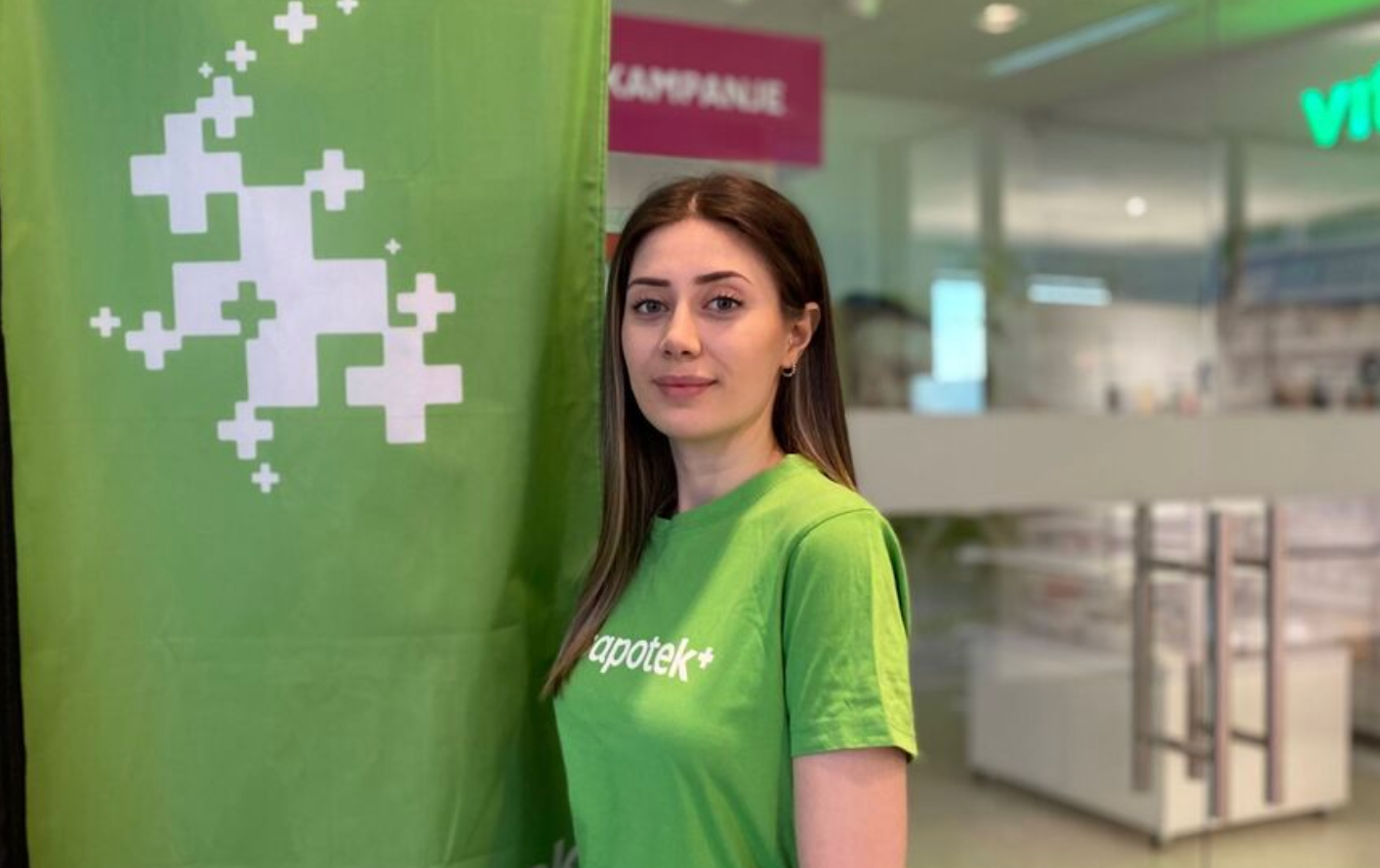 Portrettbilde av rekrutteringsrådgiver Aysegul Yilmaz i Vitusapotek