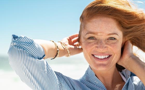 Brems rynkene med anti-age solbeskyttelse Brems rynkene med anti-age solbeskyttelse