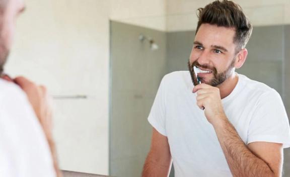 Rens, puss og skyll - stell tennene i riktig rekkefølge