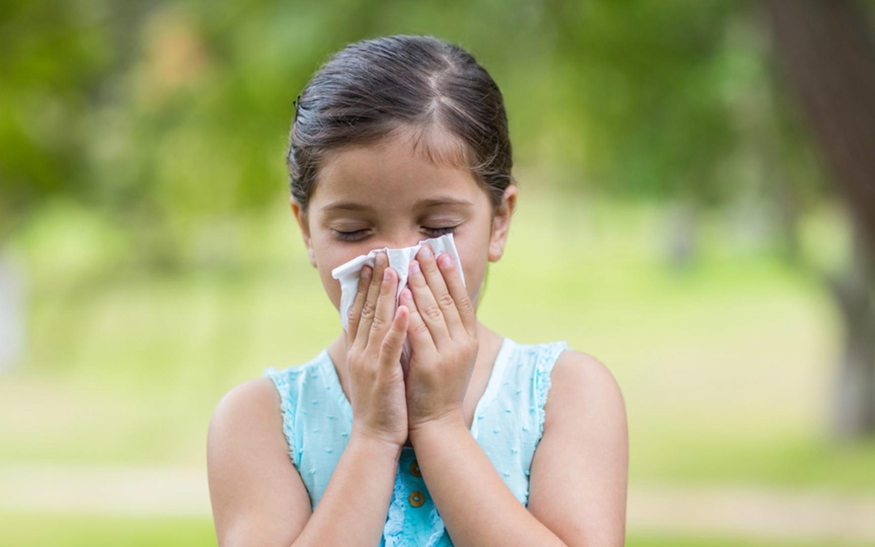 Pike som tørker nesen