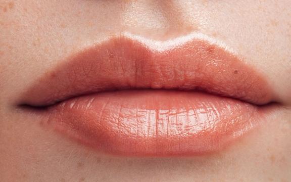 God pleie av tørre lepper