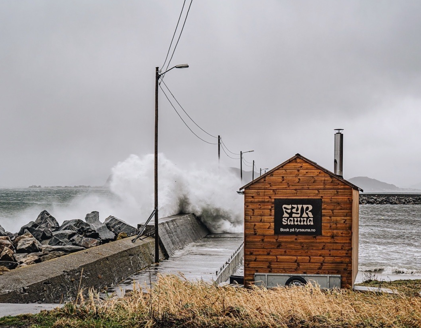 Badstuen FYR sauna på en stormfull dag