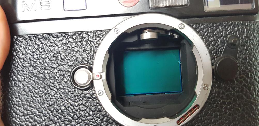 Photo of a cracked sensor in Leica M9.