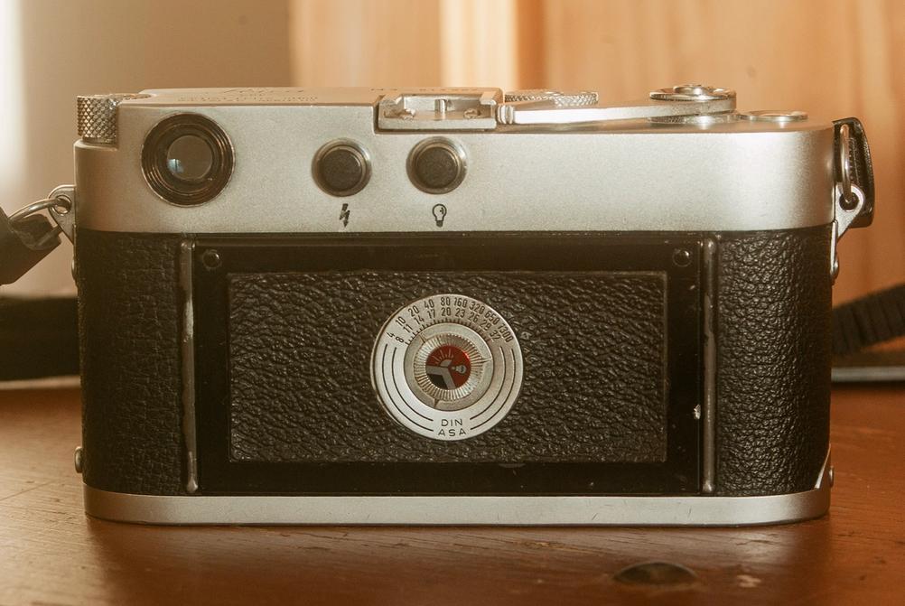 Photo of the back of the Leica M3.