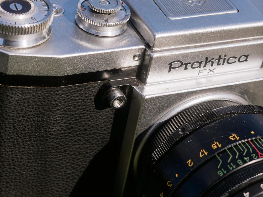 Photo of Praktica FX shutter button.