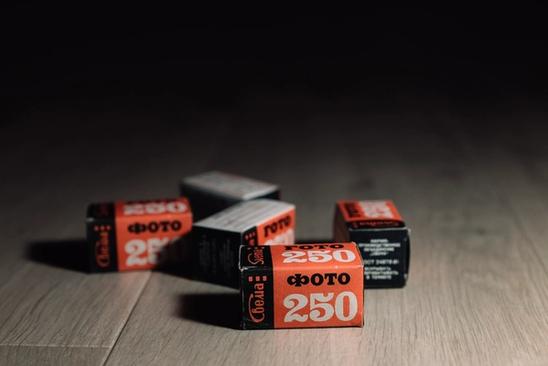 5 film boxes containing Svema Foto 250 film.