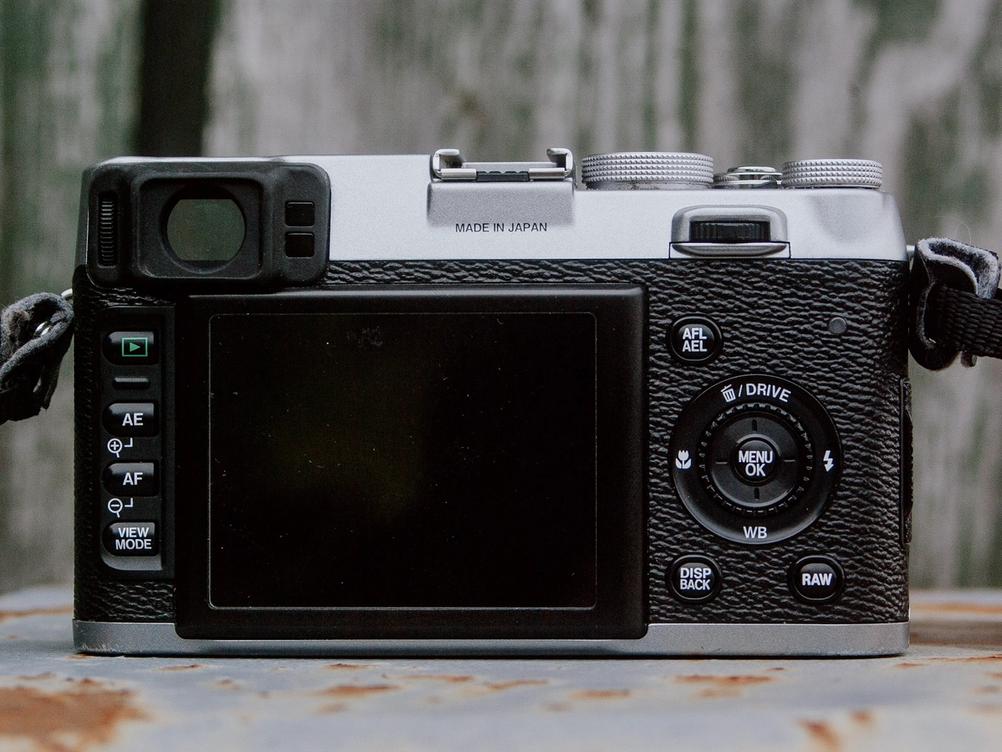Photo of the back of the Fujifilm X100.